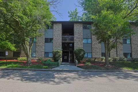 2354 South St #E, Elgin, IL 60123