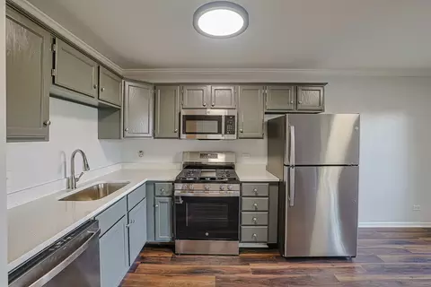 2354 South St #E, Elgin, IL 60123 photo 8