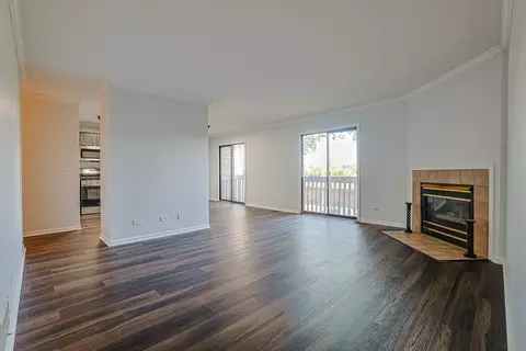 2354 South St #E, Elgin, IL 60123 photo 2