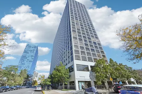 4343 N Clarendon Ave #1004, Chicago, IL 60613