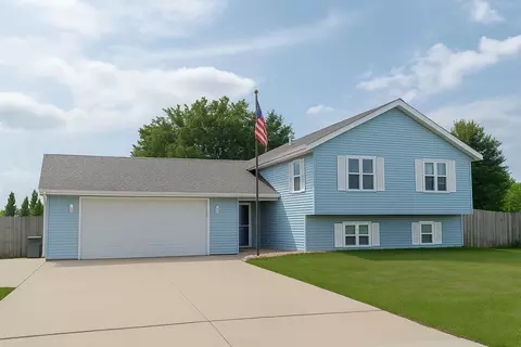 828 Thornberry Dr, Ottawa, IL 61350