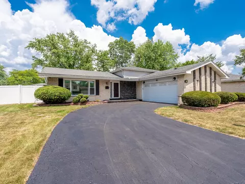 824 E 193rd Pl, Glenwood, IL 60425