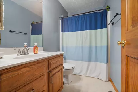 Bath - 2903 Keystone Rd, Bloomington, IL 61704 photo 2 of 4