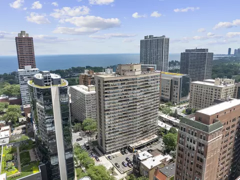 2930 N Sheridan Rd #908, Chicago, IL 60657