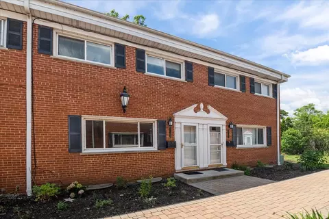 2110 Saint Johns Ave #B, Highland Park, IL 60035