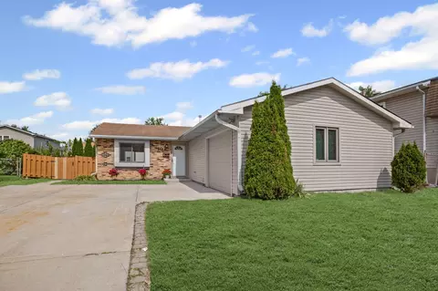 10 W Schubert Ave, Glendale Heights, IL 60139