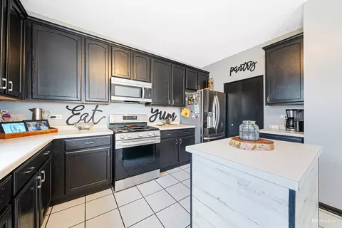 Kitchen - 1801 Great Ridge Dr, Plainfield, IL 60586 photo 3 of 4