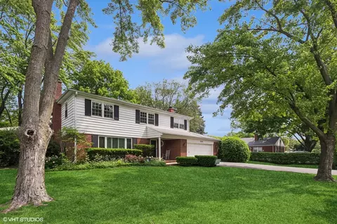 2340 Pomona Ln, Wilmette, IL 60091