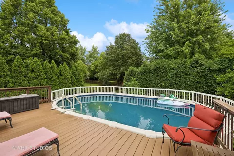 Exterior - 1980 Peach Tree Ln, Algonquin, IL 60102 photo 6 of 7
