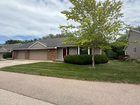 3030 Fairway Oaks Ln #3030, Dekalb, IL 60115