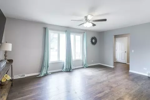 Living - 609 N Lyle Ave, Elgin, IL 60123 photo 2 of 2