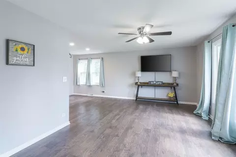 Living - 609 N Lyle Ave, Elgin, IL 60123 photo 1 of 2