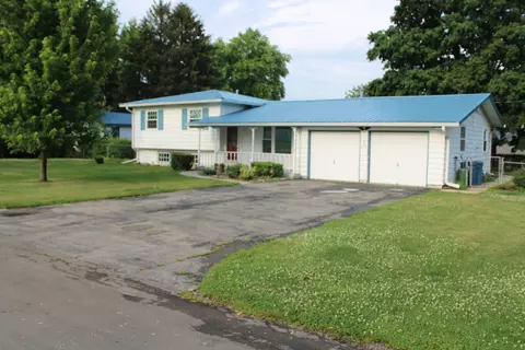 819 S West St, Earlville, IL 60518