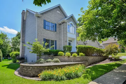 39 W201 Pauley Sq, Geneva, IL 60134