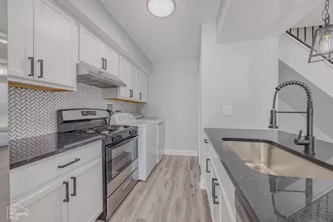Kitchen - 1594 Cornell Cir, Hoffman Estates, IL 60169 photo 2 of 2