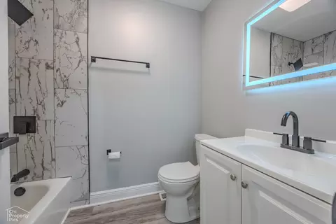 Bath - 1594 Cornell Cir, Hoffman Estates, IL 60169 photo 3 of 3