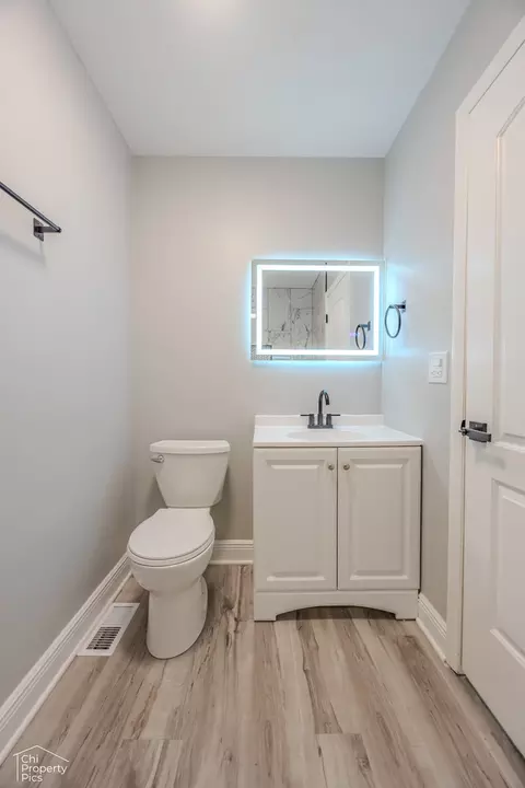 Bath - 1594 Cornell Cir, Hoffman Estates, IL 60169 photo 1 of 3