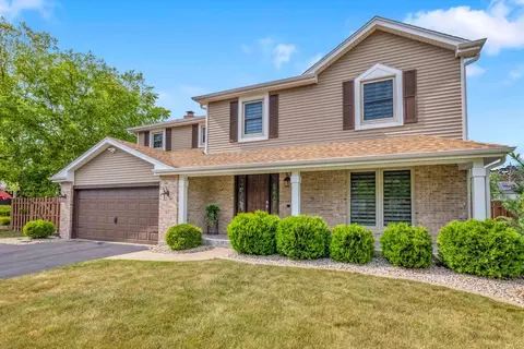 1640 Hartley Dr, Algonquin, IL 60102