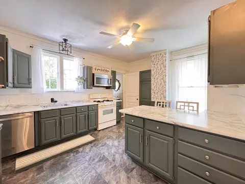 518 E 2nd St, Dixon, IL 61021 photo 12