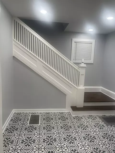 Entry Way - 48 E 154th St, Harvey, IL 60426 photo 2 of 8