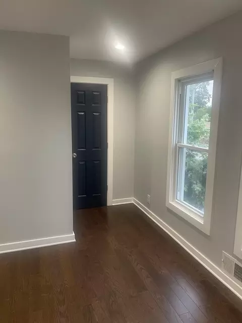 Entry Way - 48 E 154th St, Harvey, IL 60426 photo 5 of 8