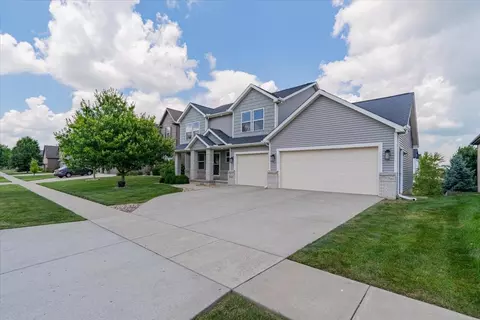 5108 Longfield Rd, Bloomington, IL 61705 photo 2