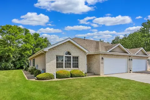 217 Hillcrest Ln, Steger, IL 60475