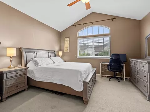 6079 Delaney Dr, Hoffman Estates, IL 60192 photo 12