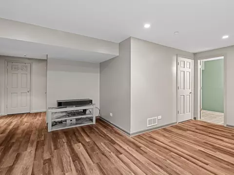 6079 Delaney Dr, Hoffman Estates, IL 60192 photo 23