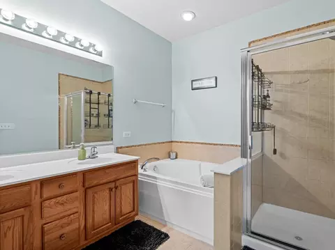 6079 Delaney Dr, Hoffman Estates, IL 60192 photo 10