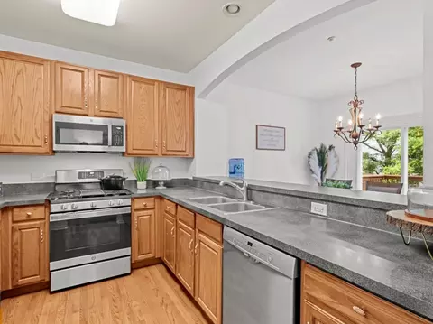 6079 Delaney Dr, Hoffman Estates, IL 60192 photo 7
