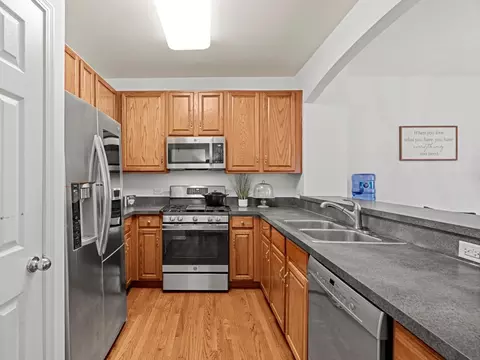 6079 Delaney Dr, Hoffman Estates, IL 60192 photo 8
