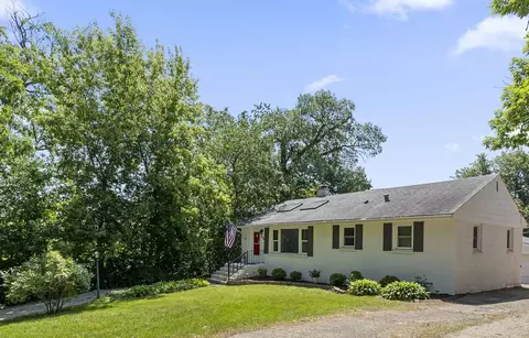 524 Cheyenne Dr, Lake In The Hills, IL 60156