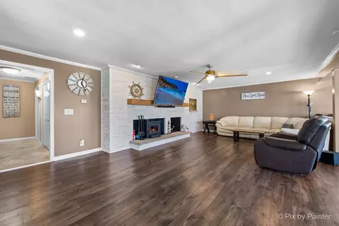 Living - 1425 N River Rd, Mchenry, IL 60051 photo 2 of 2