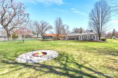Exterior - 1425 N River Rd, Mchenry, IL 60051 photo 9 of 14