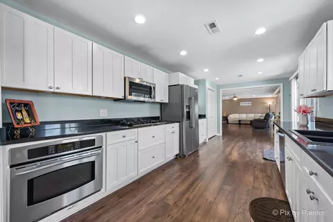 Kitchen - 1425 N River Rd, Mchenry, IL 60051 photo 1 of 2