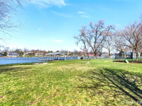 Exterior - 1425 N River Rd, Mchenry, IL 60051 photo 5 of 14