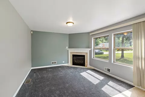 Living - 3304 W 160th St, Markham, IL 60428 photo 6 of 6