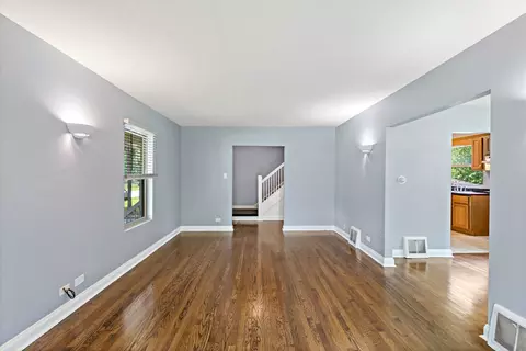 Living - 3304 W 160th St, Markham, IL 60428 photo 2 of 6
