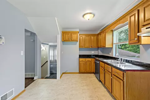 Kitchen - 3304 W 160th St, Markham, IL 60428 photo 1 of 2