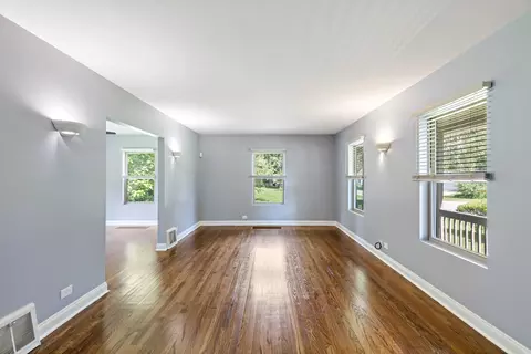 Living - 3304 W 160th St, Markham, IL 60428 photo 4 of 6