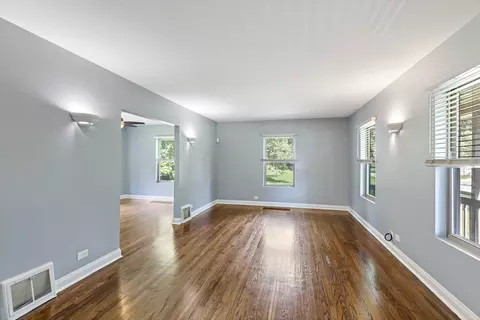 Living - 3304 W 160th St, Markham, IL 60428 photo 3 of 6