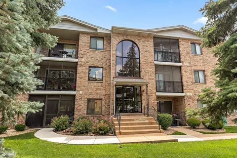 13308 W Circle Dr #105, Crestwood, IL 60418