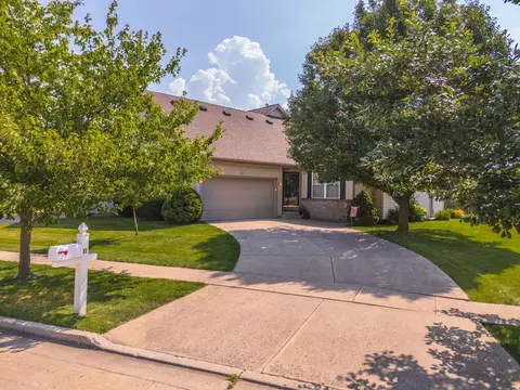 31 Ashling Ct, Bloomington, IL 61704 photo 2