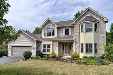 566 Primrose Ln, Crystal Lake, IL 60014