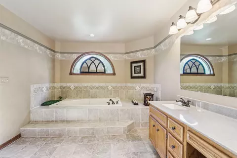 Bath - 11624 Kluth Ct, Mokena, IL 60448 photo 3 of 5