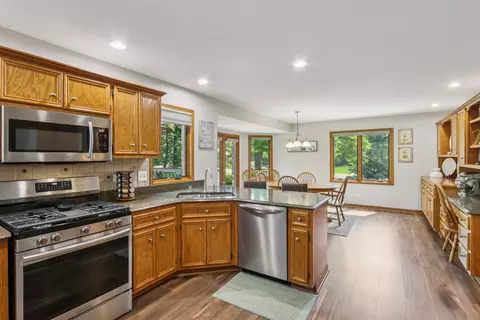 Kitchen - 11624 Kluth Ct, Mokena, IL 60448 photo 2 of 5