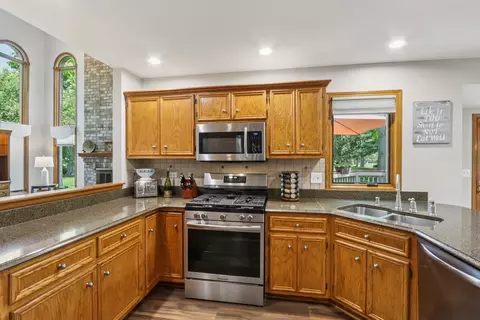 Kitchen - 11624 Kluth Ct, Mokena, IL 60448 photo 1 of 5