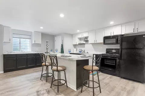 Kitchen - 2320 Barrett Dr, Algonquin, IL 60102 photo 4 of 4