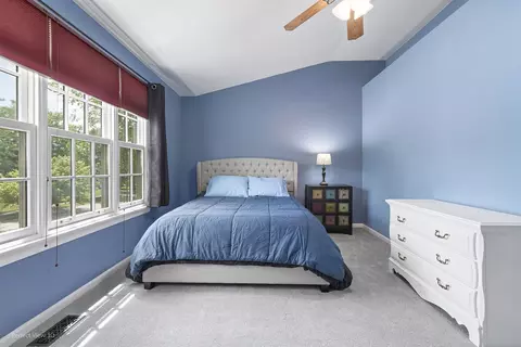 Bedroom - 2320 Barrett Dr, Algonquin, IL 60102 photo 4 of 4